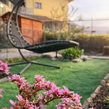 View And Private Garden House For 6 Casa vacanze *